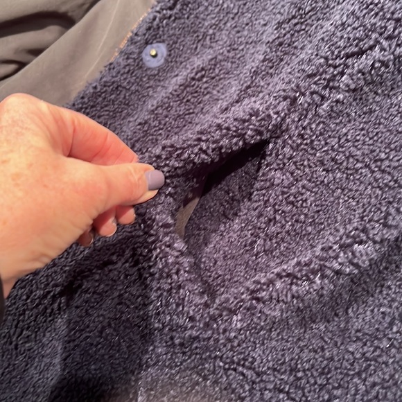 Gap Women’s Navy Sherpa Coat with Zipper and Snaps Sz XL - Picture 5 of 11